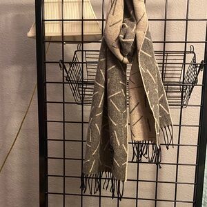 Chic Vintage Beige and Gray Pattered Scarf